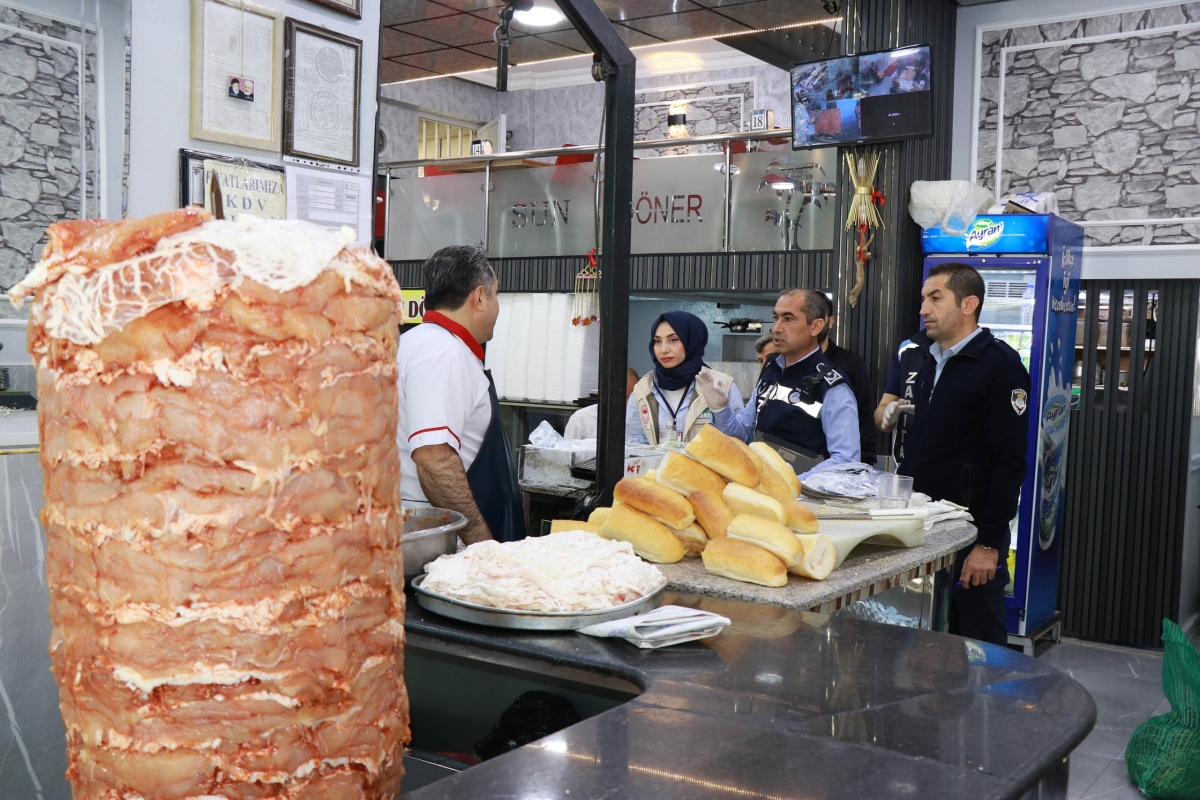 HALİLİYE’DE DÖNERCİLERE SIKI DENETİM: 247 KİLOGRAM SALÇAYA EL KONULDU
