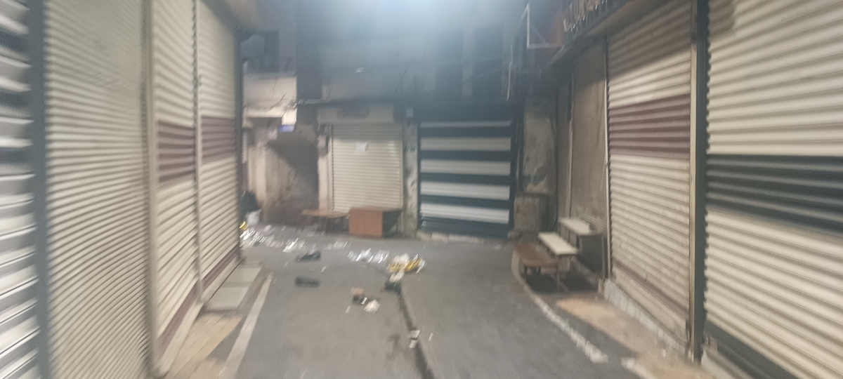 ATAR PAZARI ÇÖP İÇİNDE: ESNAF SORUMLULUKTAN KAÇIYOR, BELEDİYE GÖREVİNİ YAPMALI