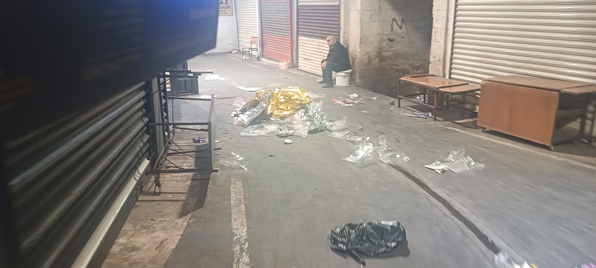 ATAR PAZARI ÇÖP İÇİNDE: ESNAF SORUMLULUKTAN KAÇIYOR, BELEDİYE GÖREVİNİ YAPMALI