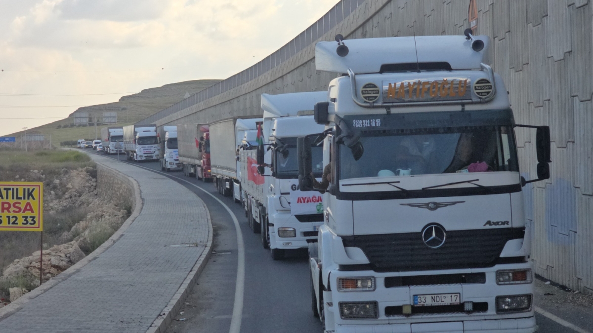 ŞANLIURFA’DA GAZZE İÇİN TIR KONVOYU EYLEMİ