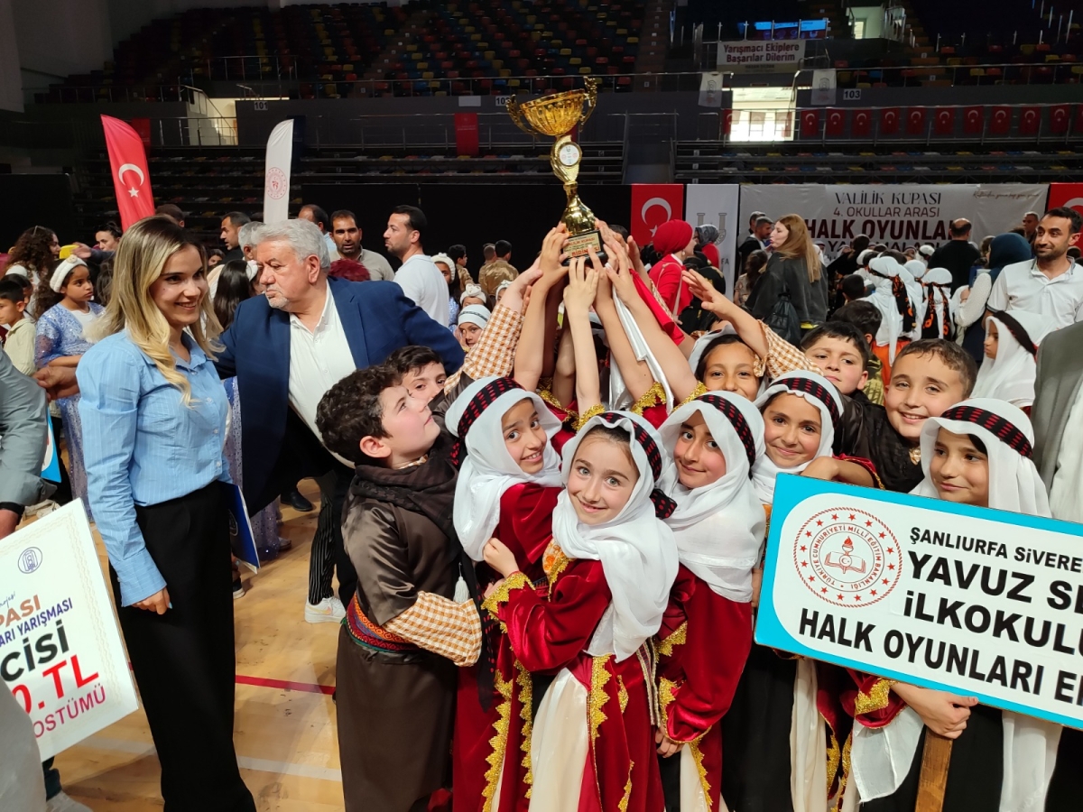 *VALİLİK KUPASI OKULLAR ARASI HALK OYUNLARI YARIŞMASI TAMAMLANDI*