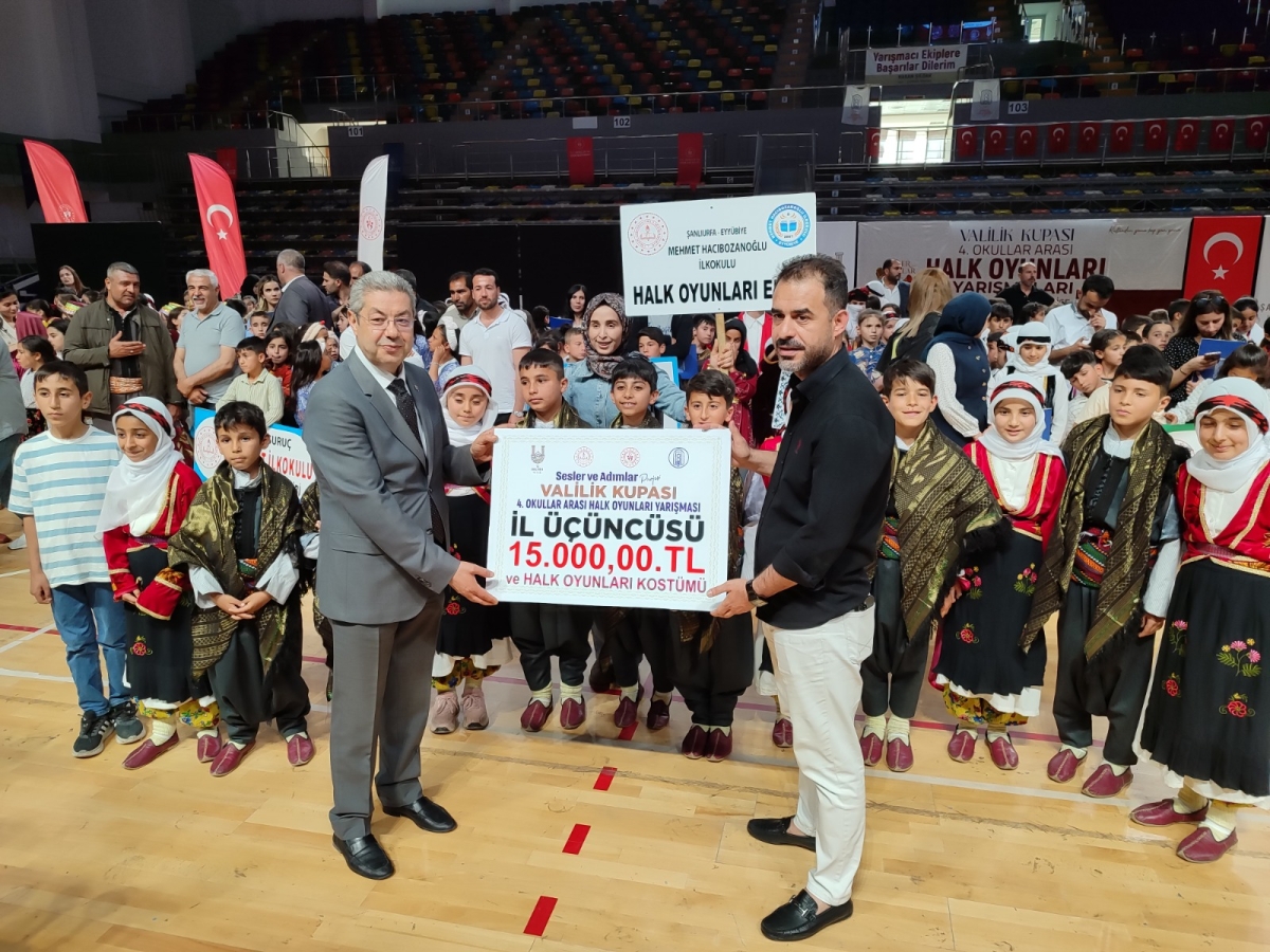 *VALİLİK KUPASI OKULLAR ARASI HALK OYUNLARI YARIŞMASI TAMAMLANDI*