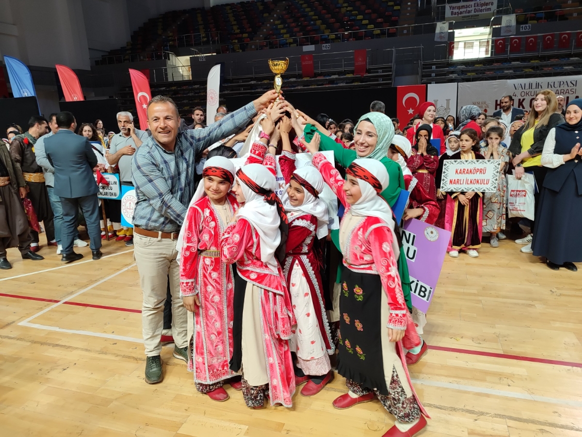 *VALİLİK KUPASI OKULLAR ARASI HALK OYUNLARI YARIŞMASI TAMAMLANDI*