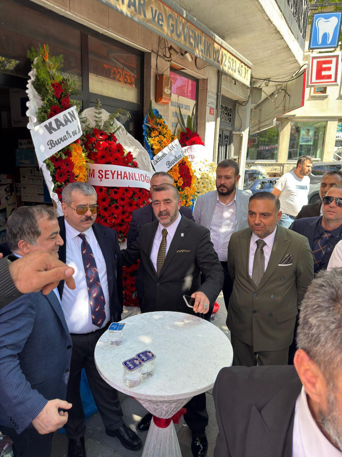 Türkiye Yüzyılı Partisi İstanbul'da Coşkulu Açılışla Start Verdi