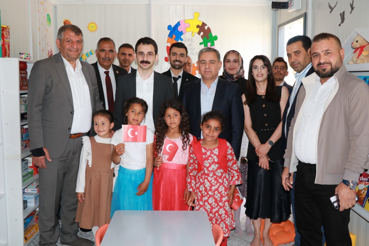 35 Yıl Sonra Mezun Olduğu Okula Kütüphane Kurdu