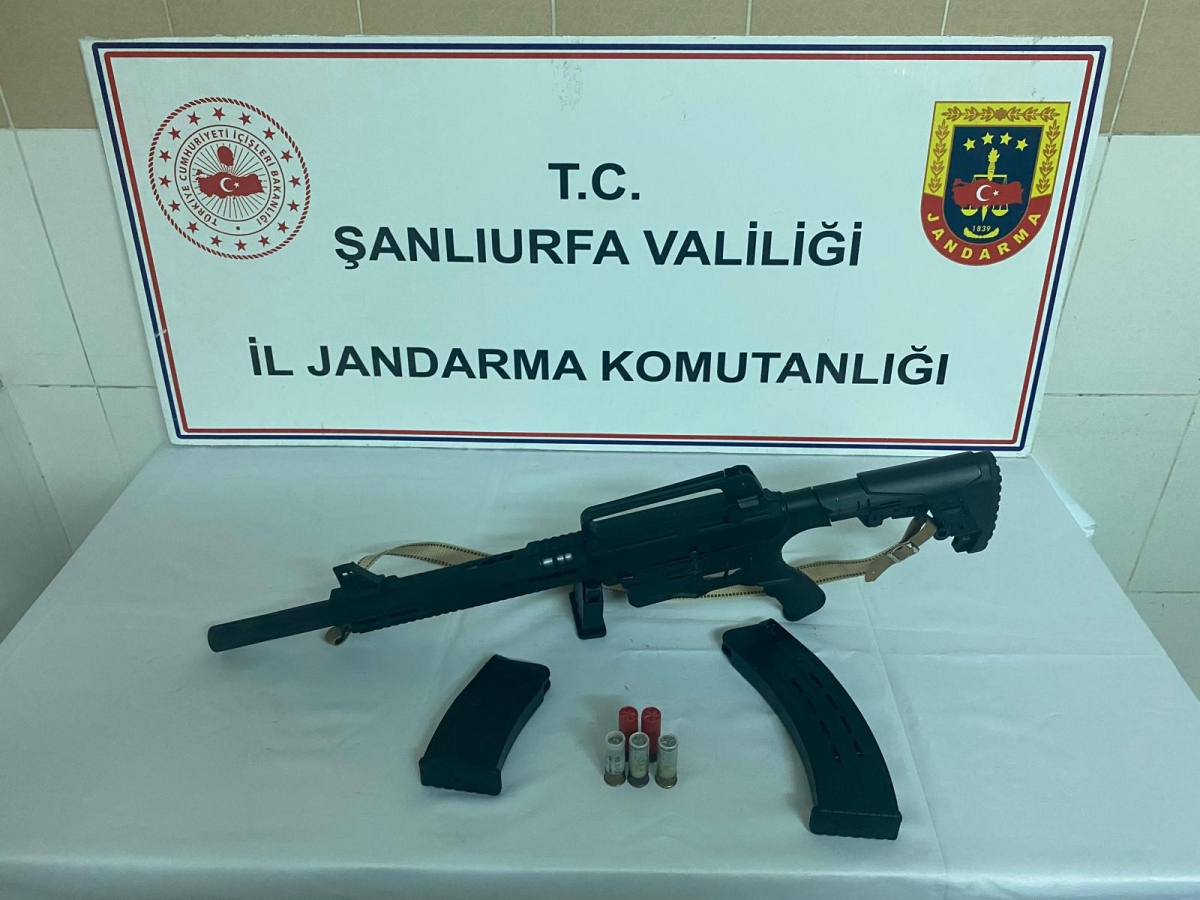 Şanlıurfa’da Ruhsatsız Silah Operasyonu: Çok Sayıda Silah ve Fişek Ele Geçirildi