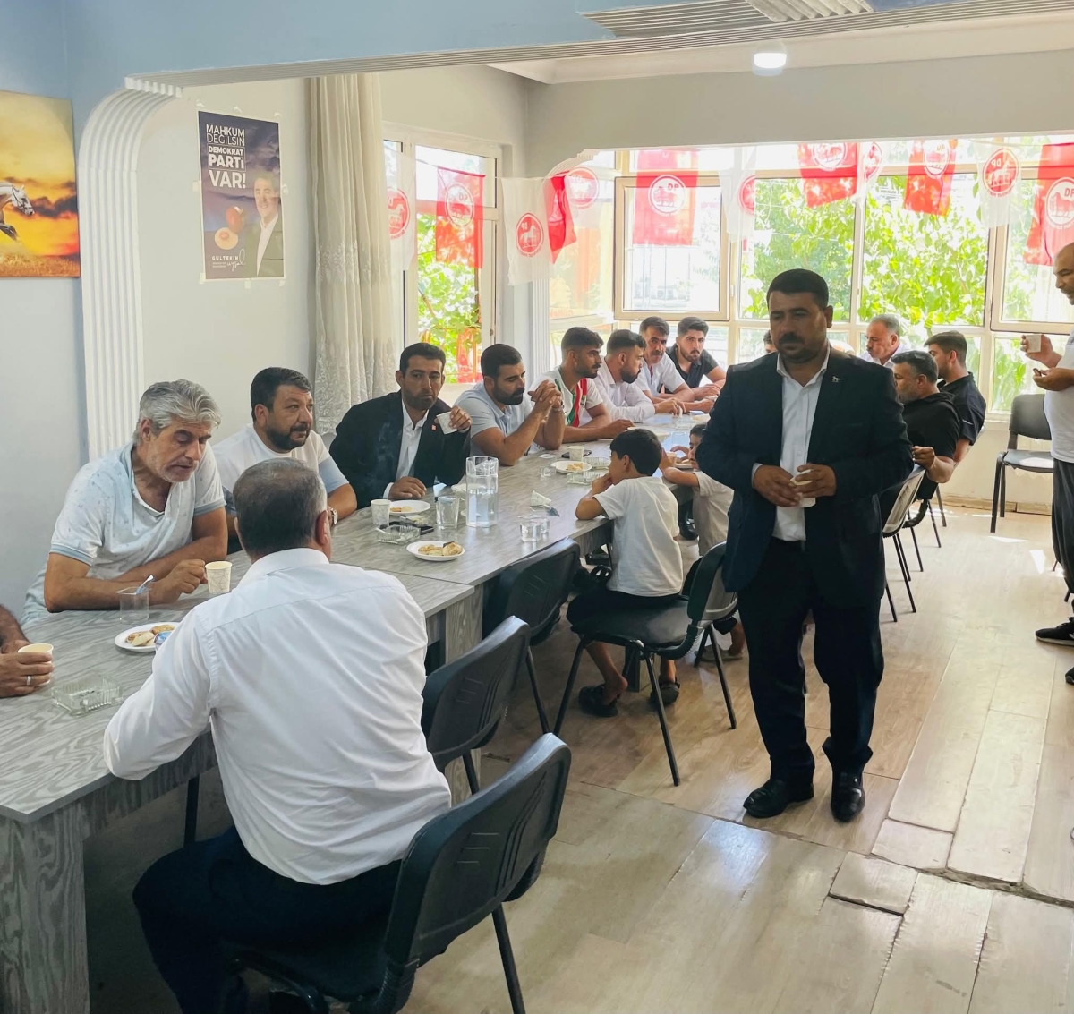 HALİLİYE İLÇE KONGREMİZ ÜLKEMİZE VE İLİMİZE HAYIRLI HİZMETLERE VESİLE OLSUN İNŞALLAH.
