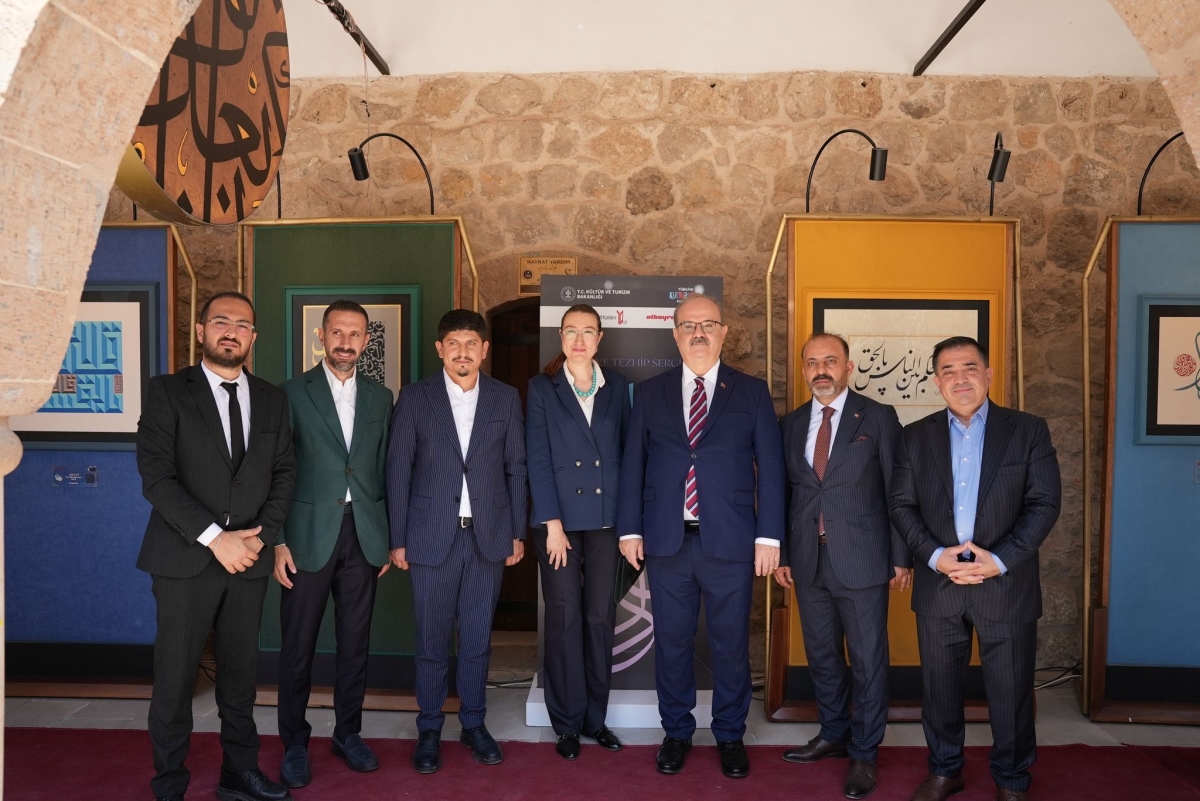 Âdil-i Mutlak Hat Eserleri Sergisi Van'da Sanatseverlerle Buluştu