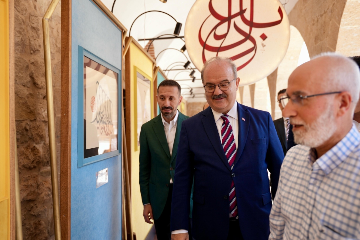 Âdil-i Mutlak Hat Eserleri Sergisi Van'da Sanatseverlerle Buluştu