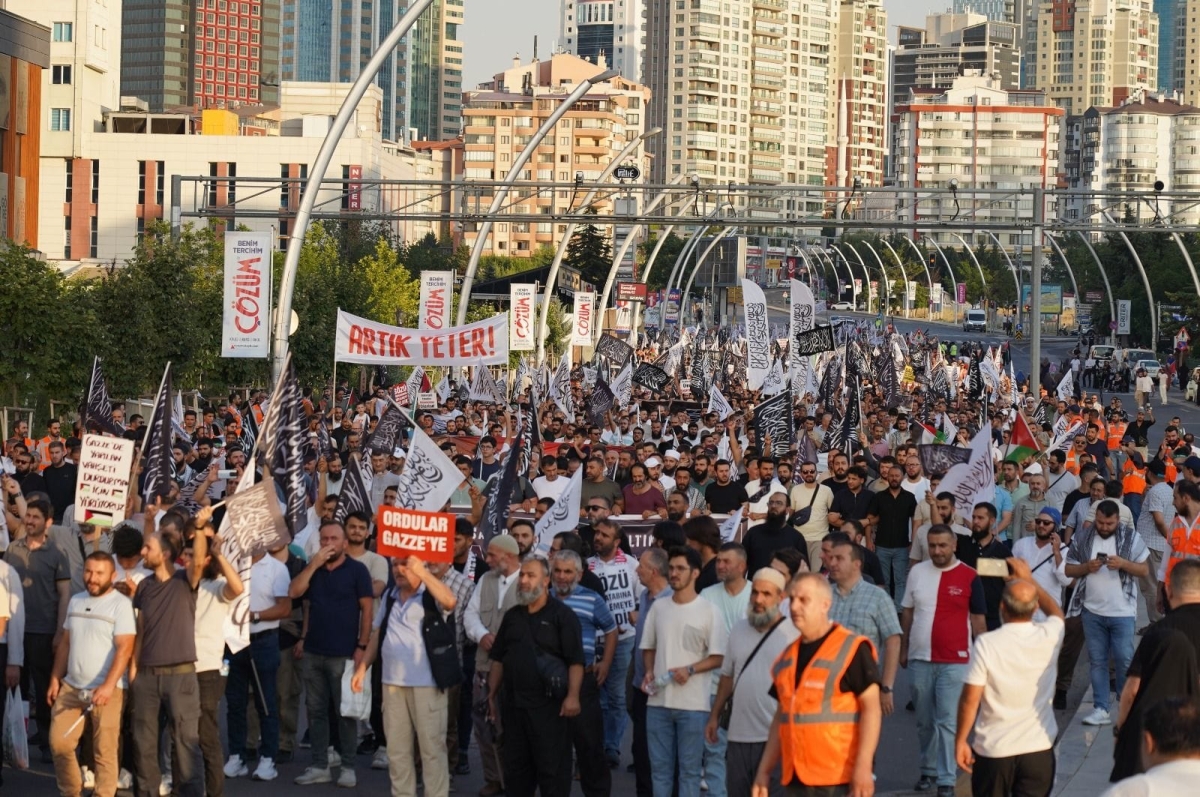 Ankara'da Gazze İçin Ak Parti Genel Merkezine Yürüyüş Yapıldı.
