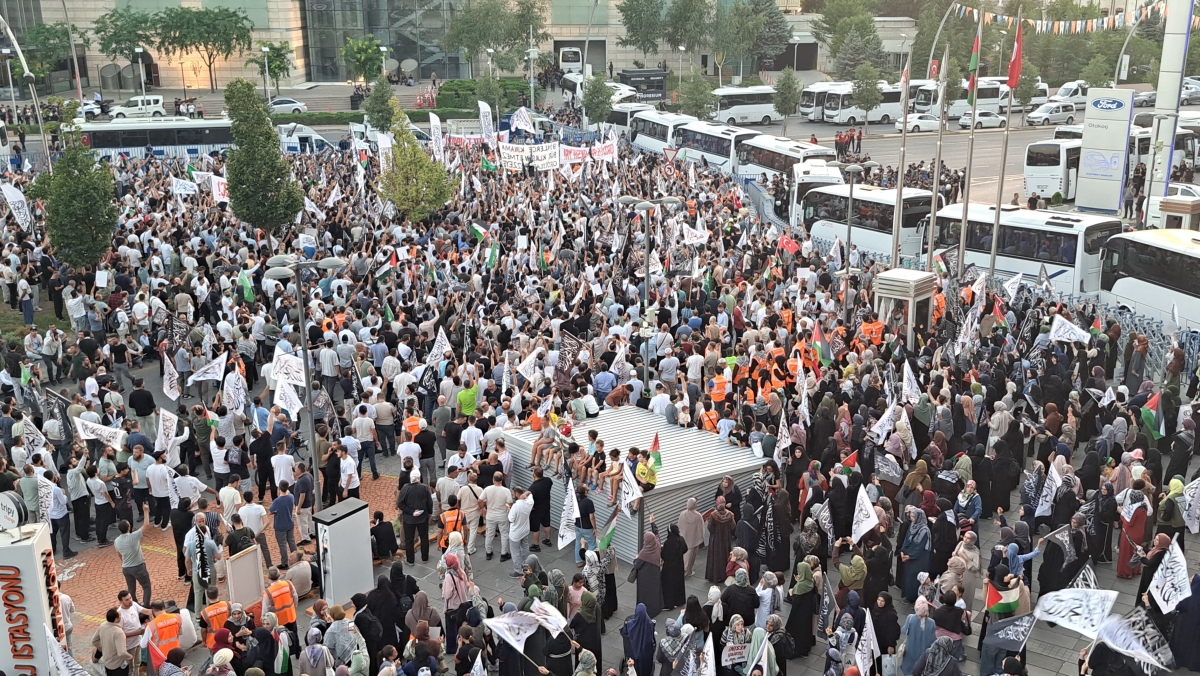 Ankara'da Gazze İçin Ak Parti Genel Merkezine Yürüyüş Yapıldı.