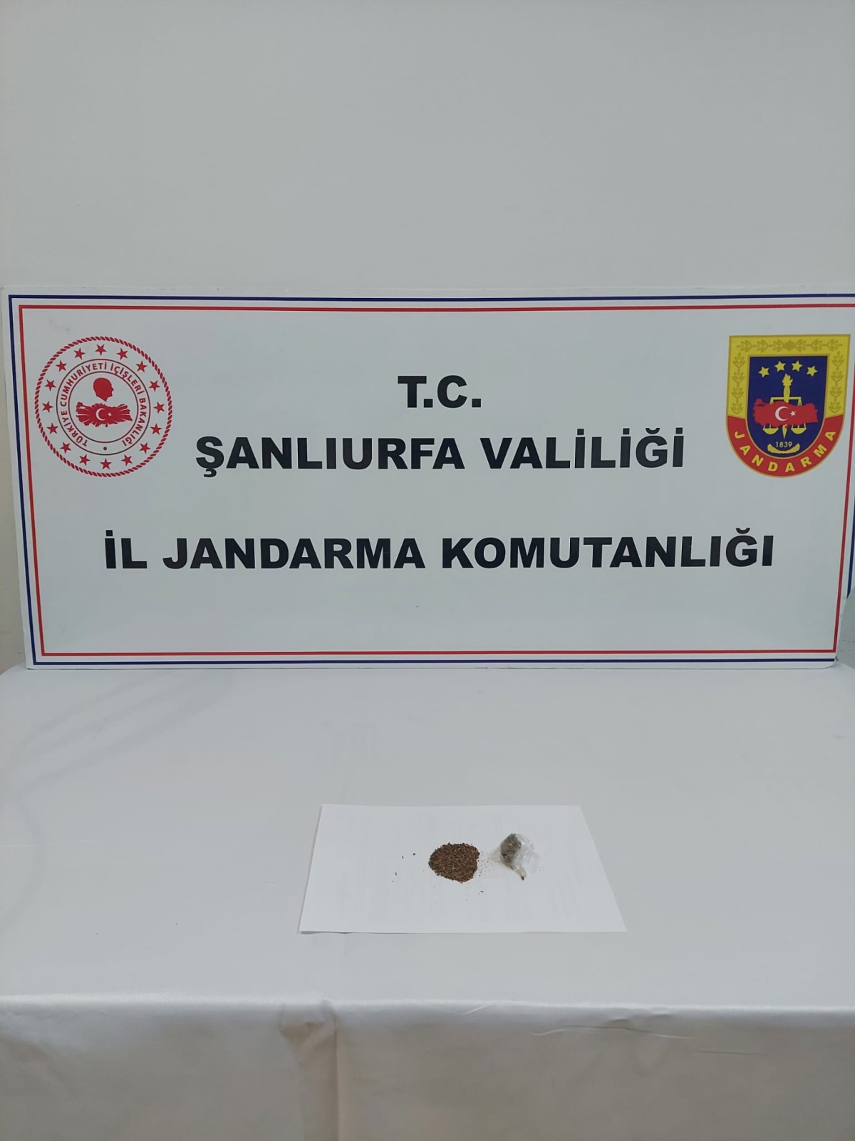 ŞANLIURFA’DA JANDARMADAN UYUŞTURUCU OPERASYONU: 12 GÖZALTI