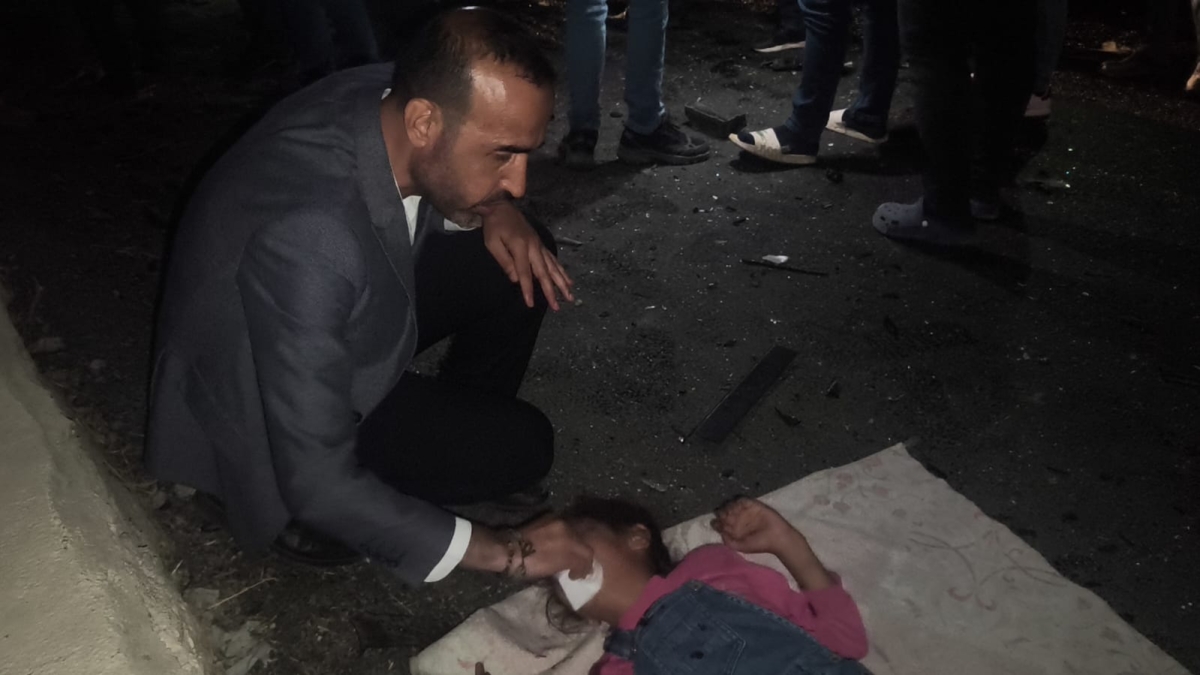 Şanlıurfa-Bozova yolunda kaza: Milletvekili Şenyaşar yaralılara ilk müdahaleyi yaptı