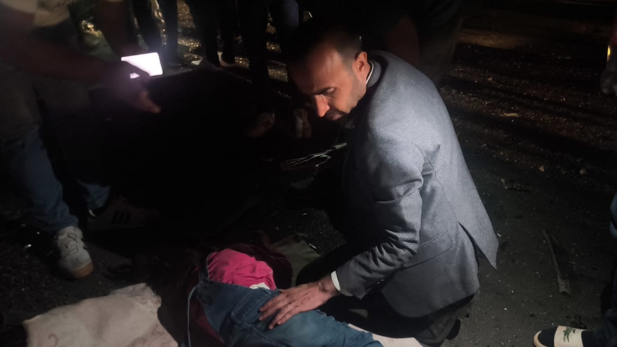 Şanlıurfa-Bozova yolunda kaza: Milletvekili Şenyaşar yaralılara ilk müdahaleyi yaptı