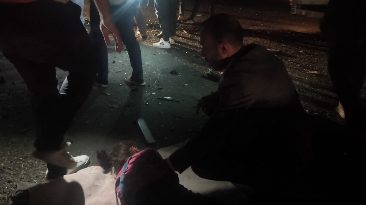 Şanlıurfa-Bozova yolunda kaza: Milletvekili Şenyaşar yaralılara ilk müdahaleyi yaptı