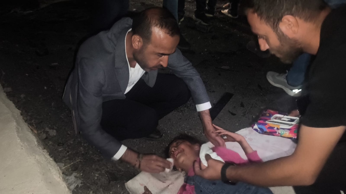 Şanlıurfa-Bozova yolunda kaza: Milletvekili Şenyaşar yaralılara ilk müdahaleyi yaptı