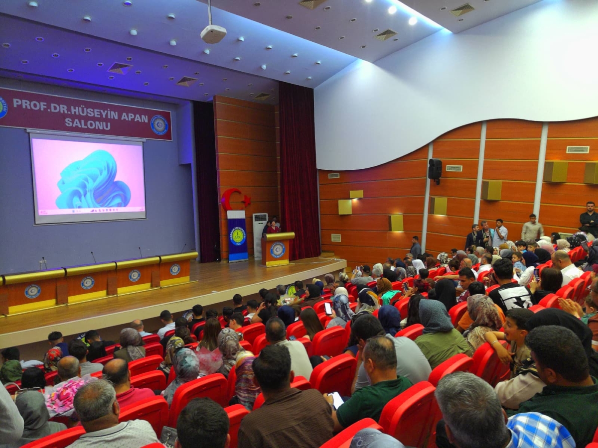 HRÜ’de Ezber Bozan Mezuniyet: Öğrenciler Diplomalarını Almadan İş Başvurusu Yaptı