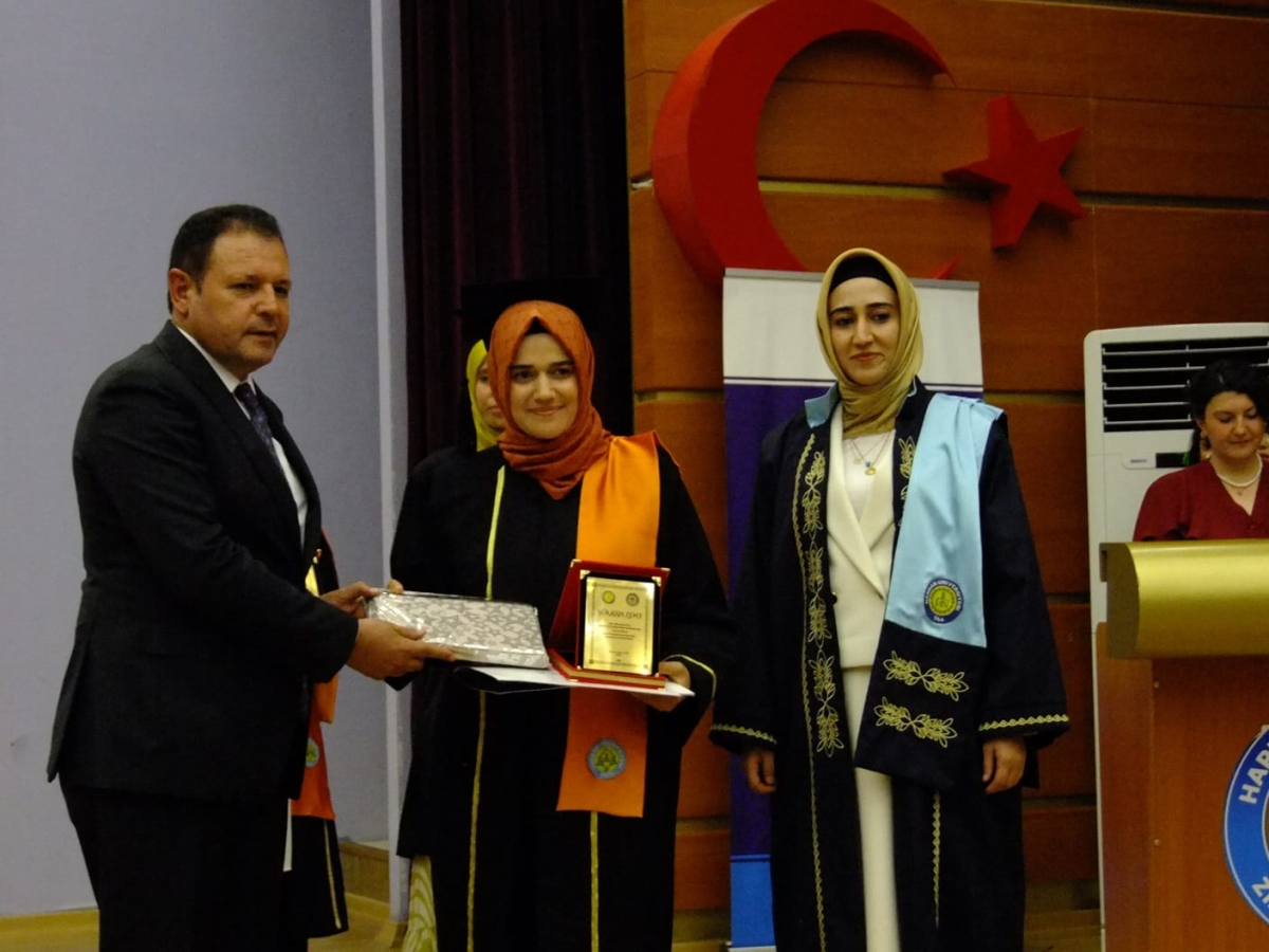 HRÜ’de Ezber Bozan Mezuniyet: Öğrenciler Diplomalarını Almadan İş Başvurusu Yaptı
