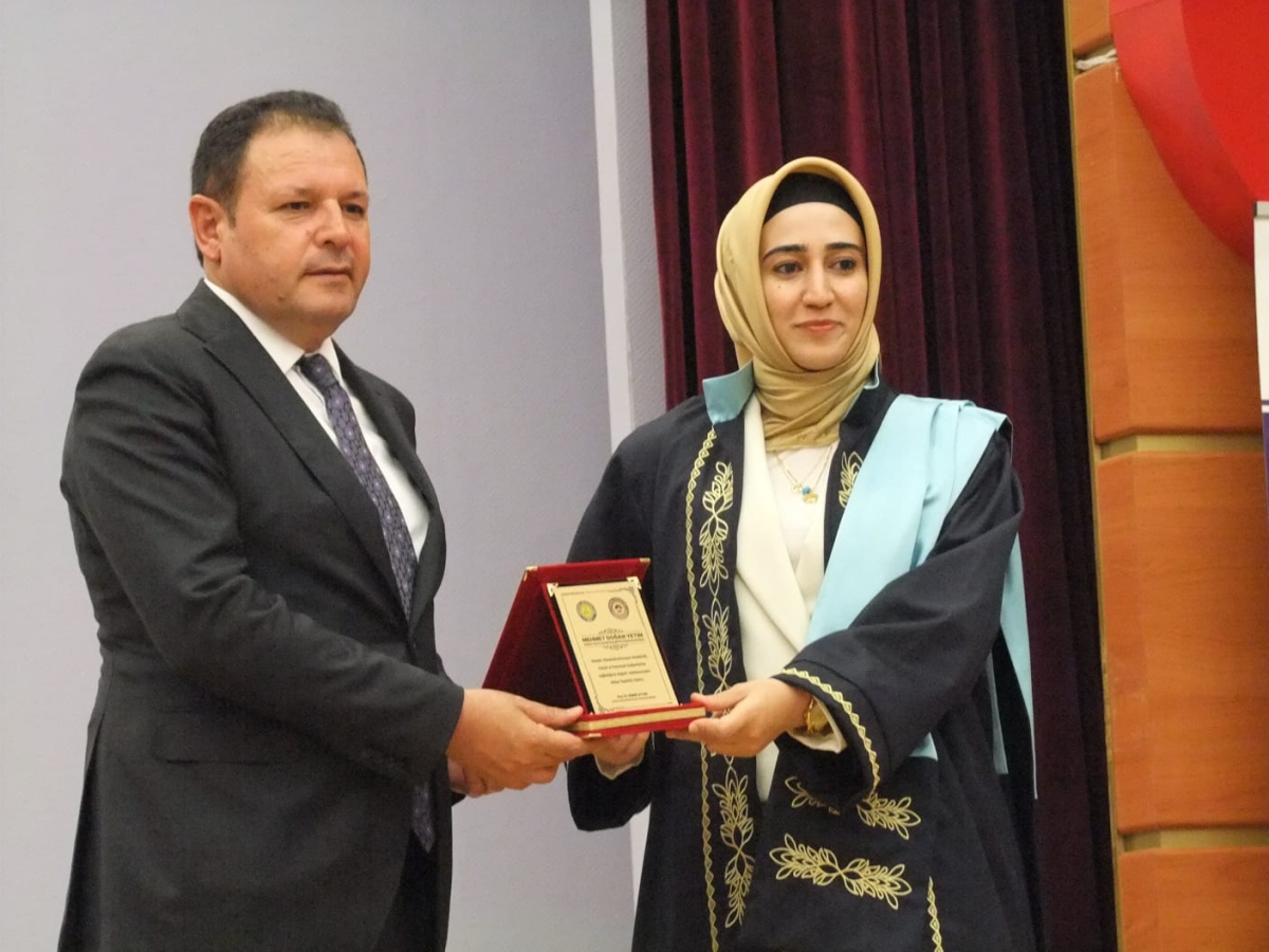 HRÜ’de Ezber Bozan Mezuniyet: Öğrenciler Diplomalarını Almadan İş Başvurusu Yaptı