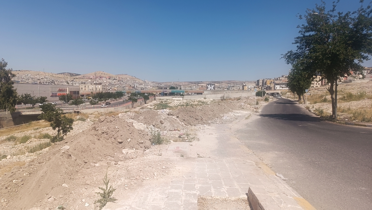 Karakoyun Mahallesi'ndeki Enkaz Yığını Tepki Çekiyor