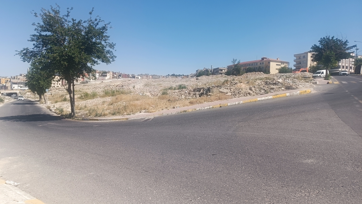 Karakoyun Mahallesi'ndeki Enkaz Yığını Tepki Çekiyor
