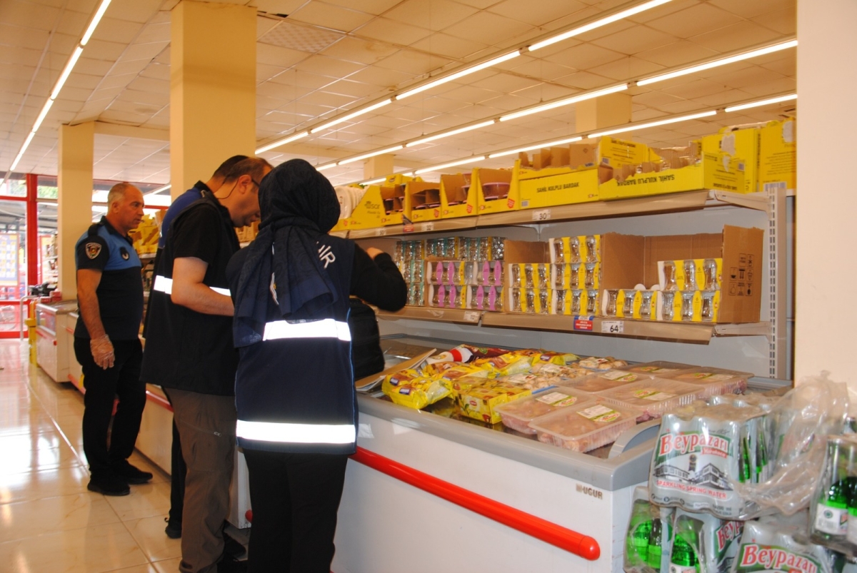 Şanlıurfa’da Tarihi Geçmiş Ürünlere Geçit Yok: Zabıta Denetimleri Sıklaştırıldı