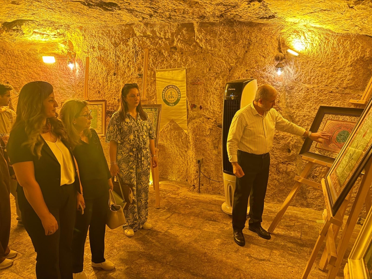ŞANLIURFA’DA BİR İLK: EBRU SANATI SERGİ VE WORKSHOP İLE SANATSEVERLERLE BULUŞTU