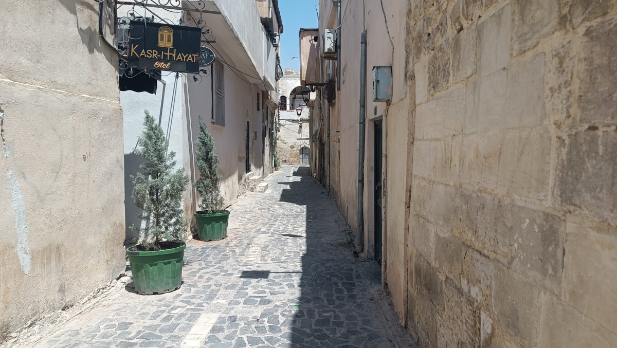 Şanlıurfa'nın Tarihi Sokaklarında Çöp İsyanı: Turizme Yakışmayan Görüntüler