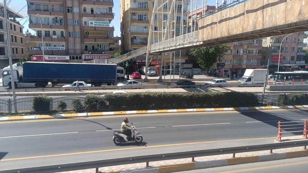tır yolun ortasında bozuldu trafik felç oldu