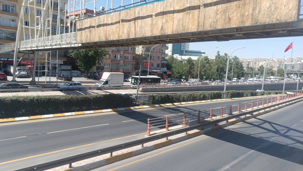 tır yolun ortasında bozuldu trafik felç oldu