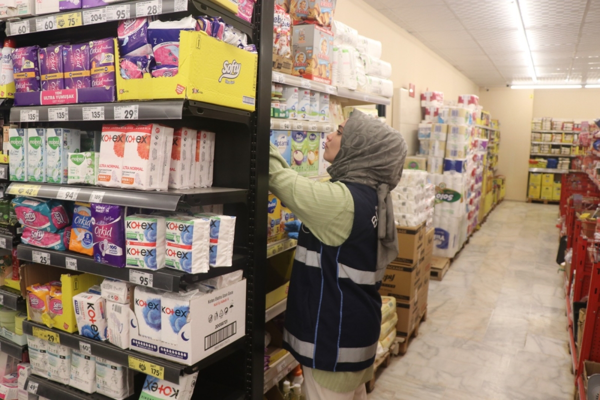 BÜYÜKŞEHİR ZABITASI, MARKET RAFLARINI MERCEK ALTINA ALDI