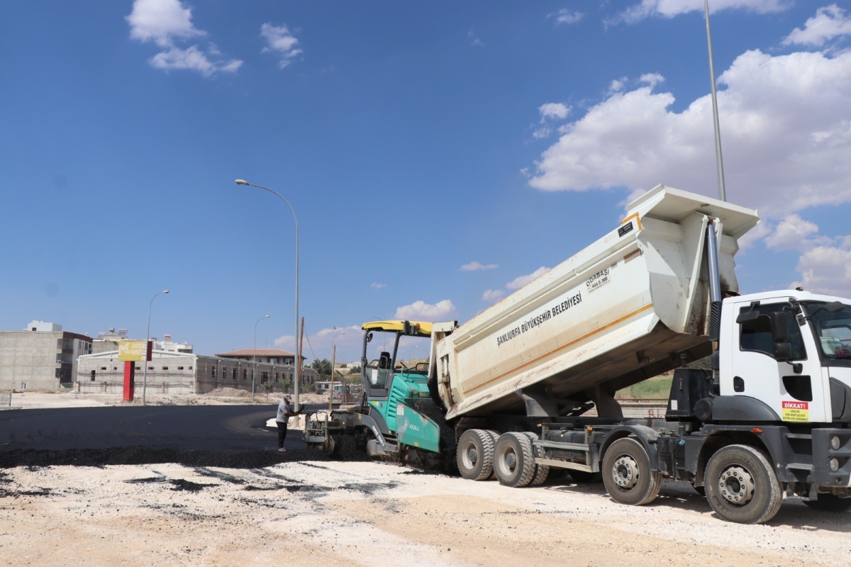AHMED YESEVİ’DE ŞEHİT CUMA UÇAR CADDESİ ASFALTLANIYOR