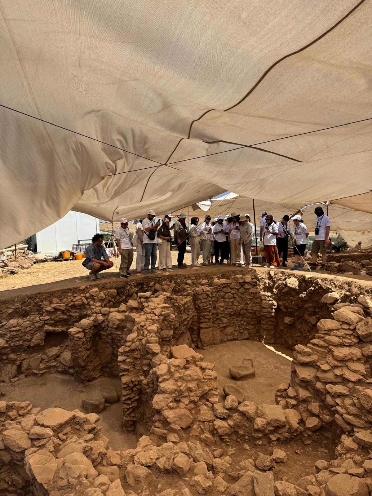 ŞANLIURFA, UNESCO DÜNYA MİRASI GÖNÜLLÜLERİNİ TAŞ TEPELER’DE AĞIRLADI