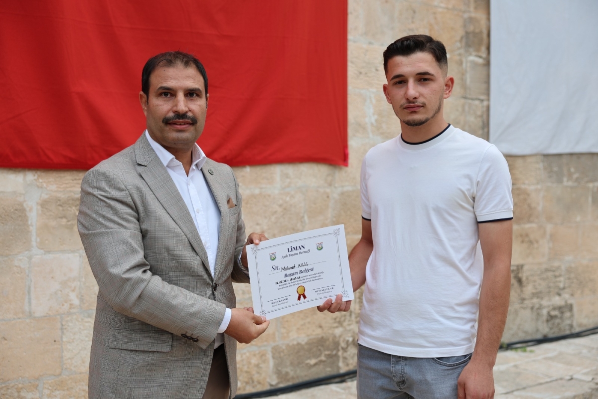 ŞANLIURFA’DA UMUT BÜYÜYOR: LİMAN AYIK’TA 24 GENÇ DAHA MEZUN OLDU