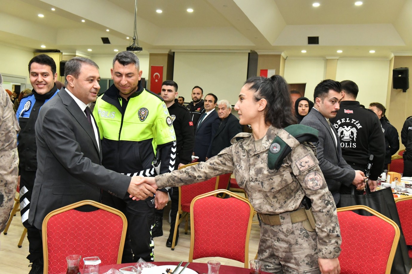Vali ŞILDAK, Emniyet Güçlerinin Polis Haftası'nı Kutladı