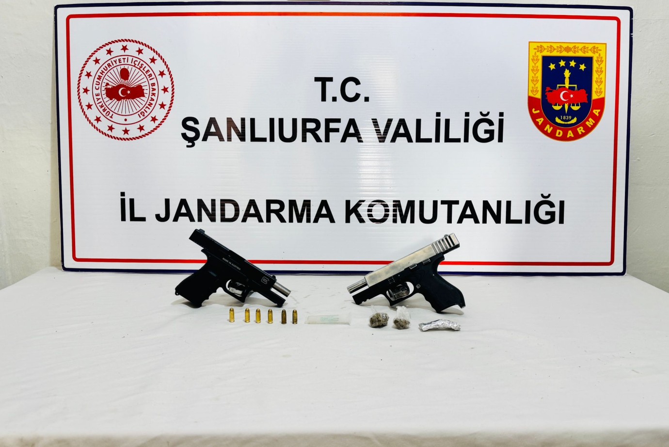 ŞANLIURFA’DA TABANCA ELEGEÇİRİLDİ