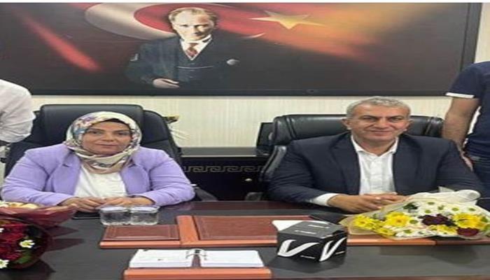 DEM Parti Eş Başkanlar Mazbatalarını Aldı