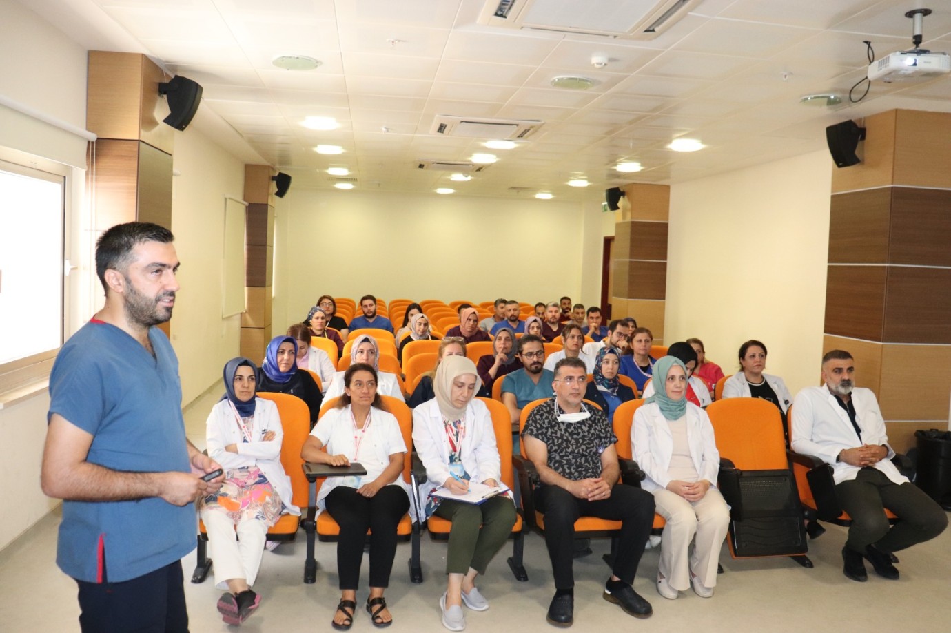 Harran Üniversitesi Hastanesi'nde Personele KKKA Bilgilendirme Semineri Düzenlendi