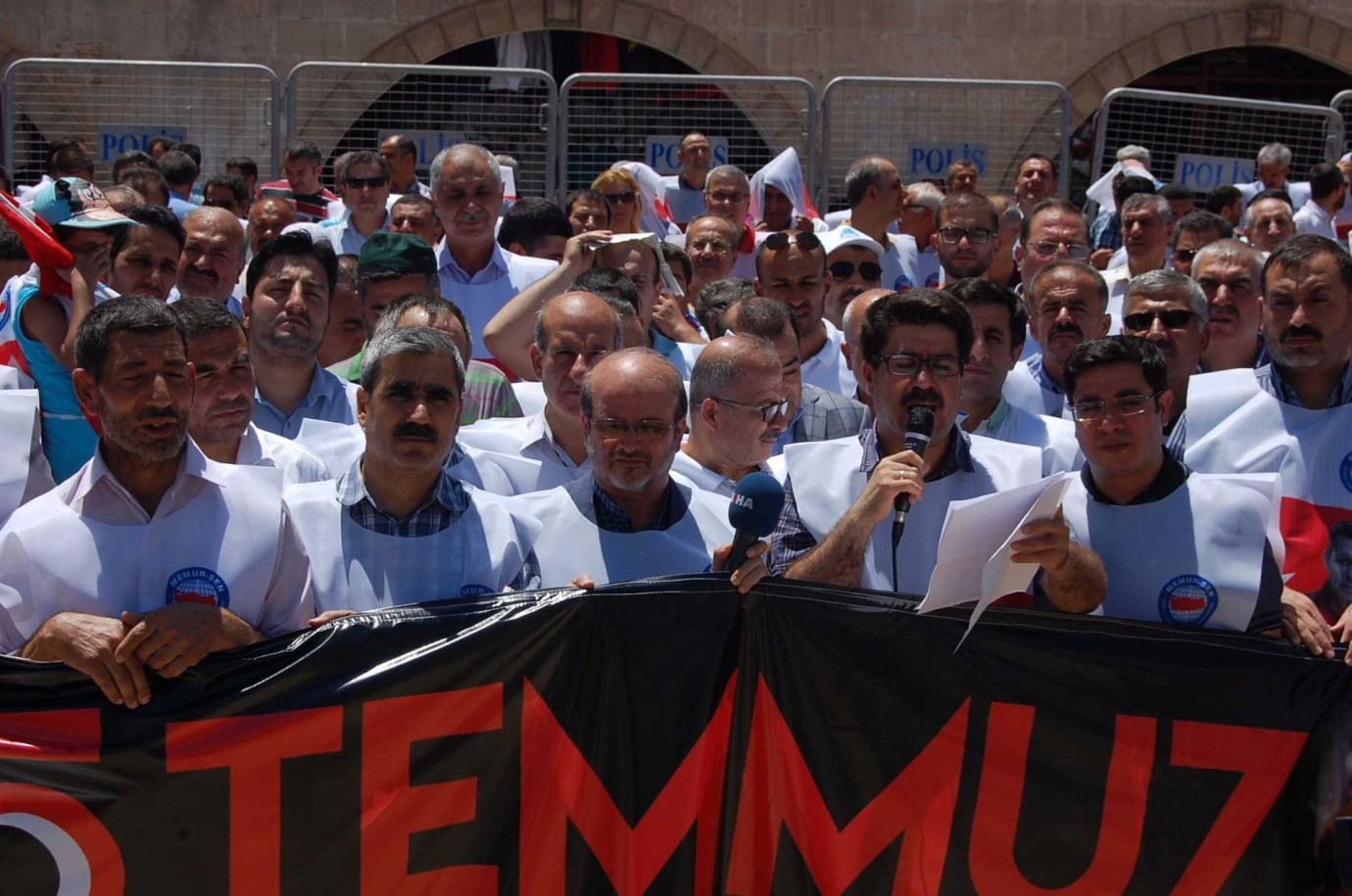 15 Temmuz Direniş ve Diriliş İradesinin İhaneti Kuşattığı Destandır....