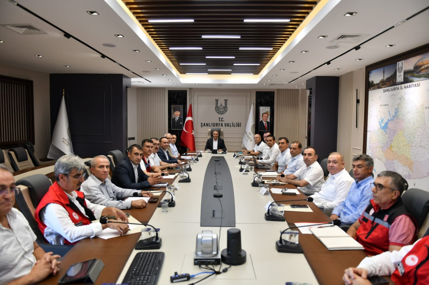 Vali ŞILDAK, Enerji Sorununun Çözümü İçin Kurumlarla Bir Araya Geldi