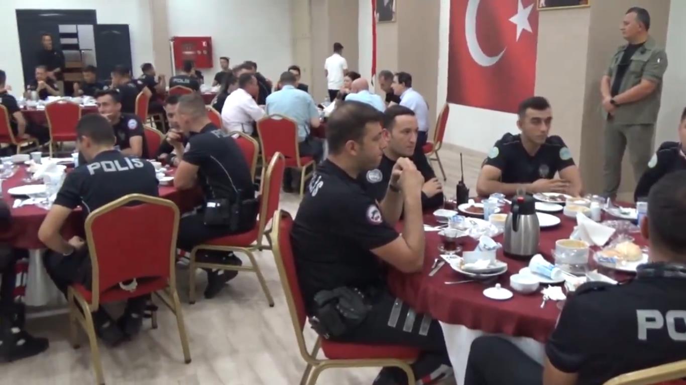 Şanlıurfa İl Emniyet Müdürü  Motosikletli Polis Timleriyle Öğle Yemeğinde Buluştu