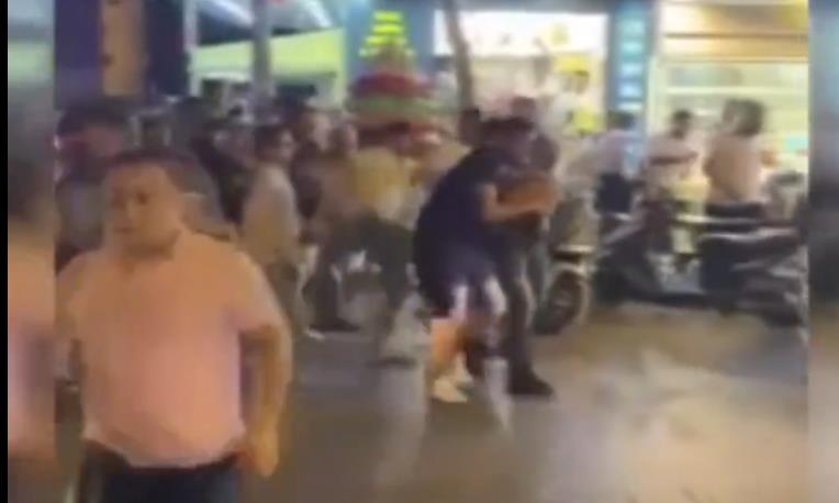 Sokak Ortasında Bıçaklı Saldırı: Kadın Ağır Yaralandı, Saldırgan Gözaltında