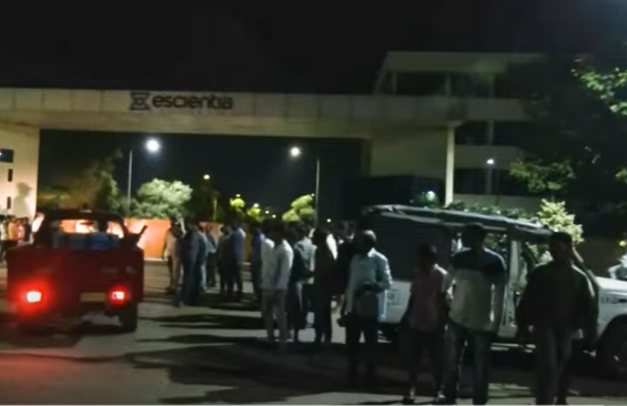 Hindistan'da ilaç fabrikasında meydana gelen patlamada en az 17 kişi yaşamını yitirdi