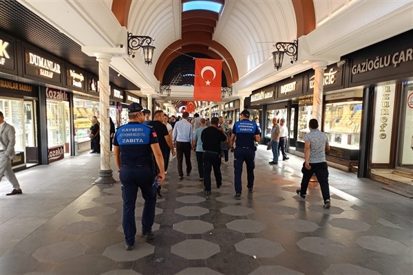 Kayseri’de zabıta ekiplerinden kaldırım ve yol işgallerine denetim