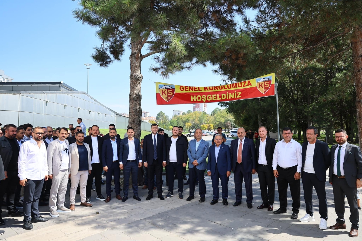 Başkan Büyükkılıç, Kayserispor’un Olağanüstü Genel Kurulu'na katıldı