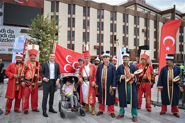 Başkan Akın: Alın teriyle evine ekmek götüren esnafımızın yanındayız