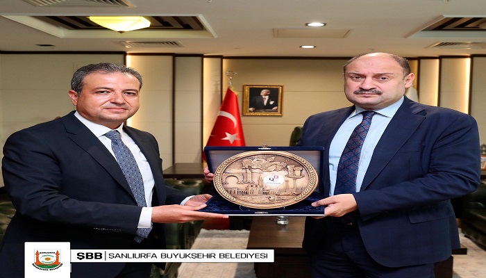 Şanlıurfa Hipodrom Müdürü Eyüp Ege’den Başkan Gülpınar’a Plaket Ziyareti