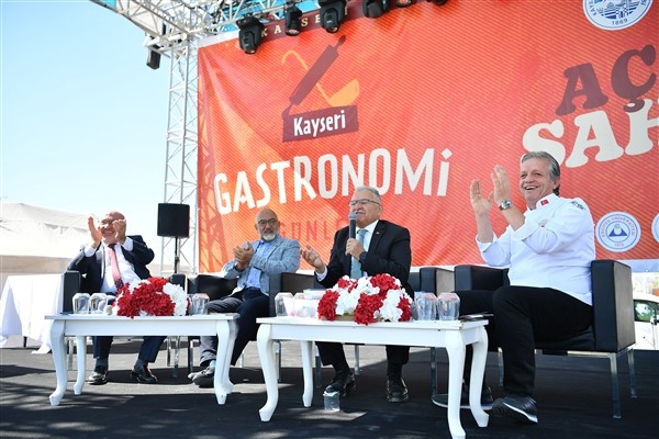 Başkan Büyükkılıç, Gastronomi Paneli’ne katıldı