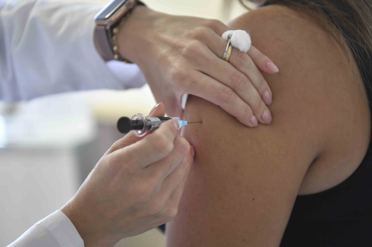 Türkiye'de ilk kez ücretsiz HPV aşısı uygulanmaya başlandı