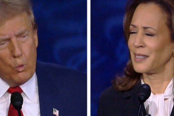 Anket: Harris ve Trump ''salıncak eyaletlerde'' başa baş mücadele ediyor